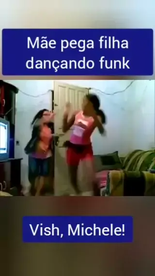 mae flagra filha dançando funk toda aberta na rua ...| Kwai