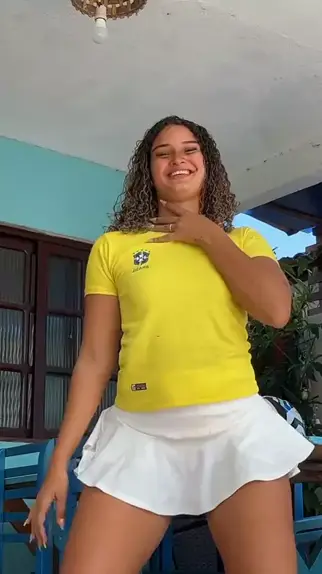 Nina baiocchi dancando funk
