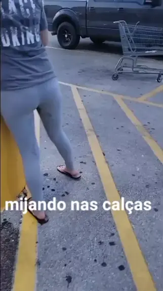 mulheres mijando