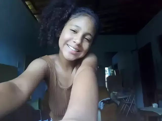 mother daughter kiss video